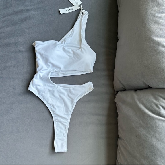 BRAZILIAN ONE SHOULDER BRAZILIAN ONE PIECE SWIMSUIT - Picture 6 of 10